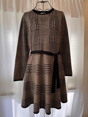 Max Studio Black and Cream Houndstooth Long-Sleeve Fit-and-Flare Sweater Dress